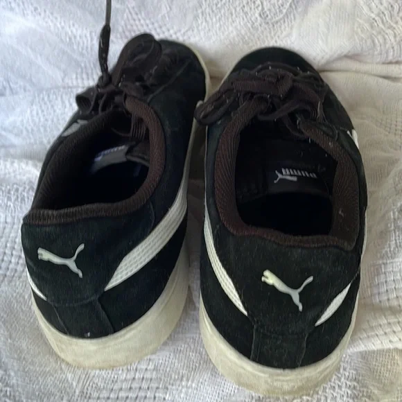 Puma size 10 men’s sneakers. Black/White.BLACK SUEDE. - Picture 3 of 4